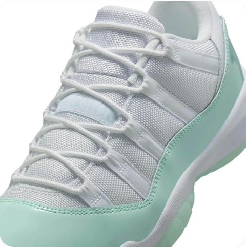 Air Jordan 11 WMNS 'Neapolitan'