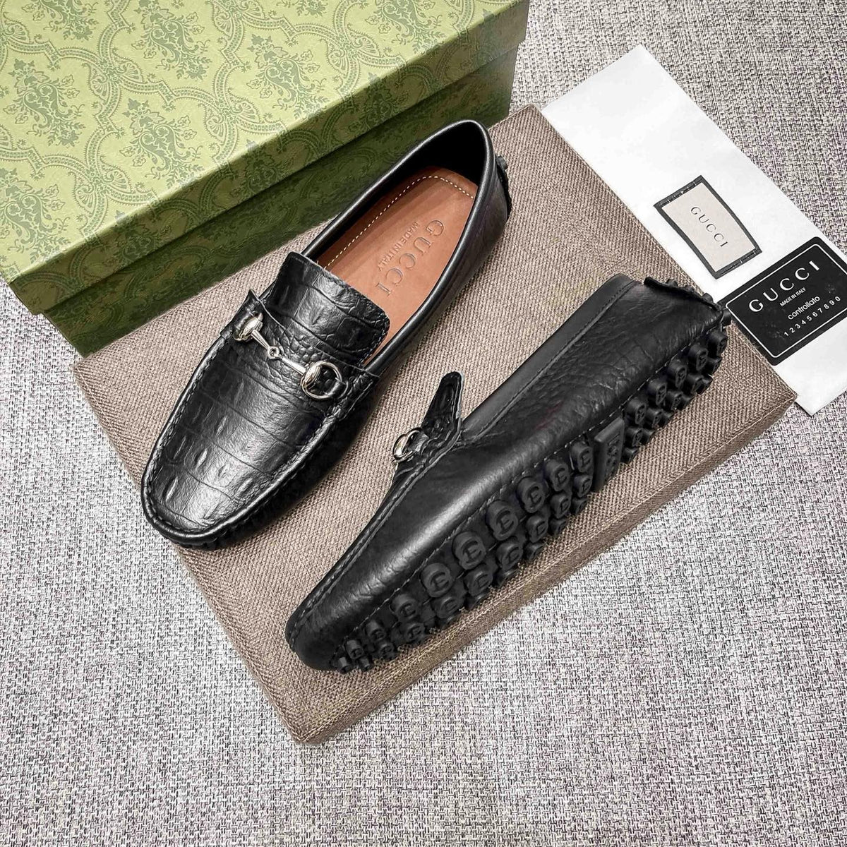 Gucci Men's Black Textured Loafers - Moc-Toe Stitching
